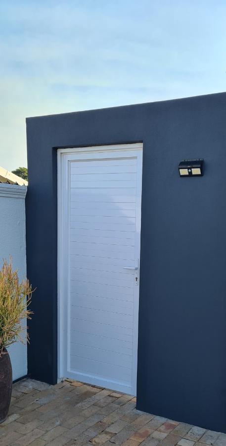 Mossel 11 Studio Apartment Bloubergstrand Exterior photo